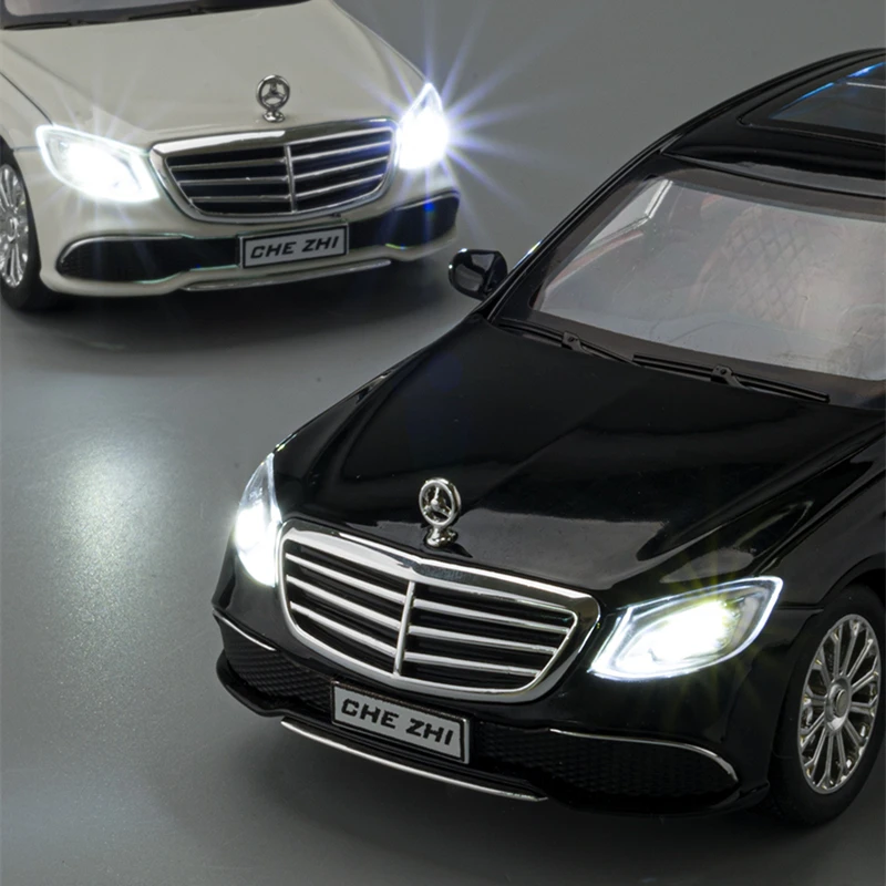 1:24 E-Class E300 L Alloy Car Model 3 1:24 E-Class E300 L Alloy Car Model - Image 3