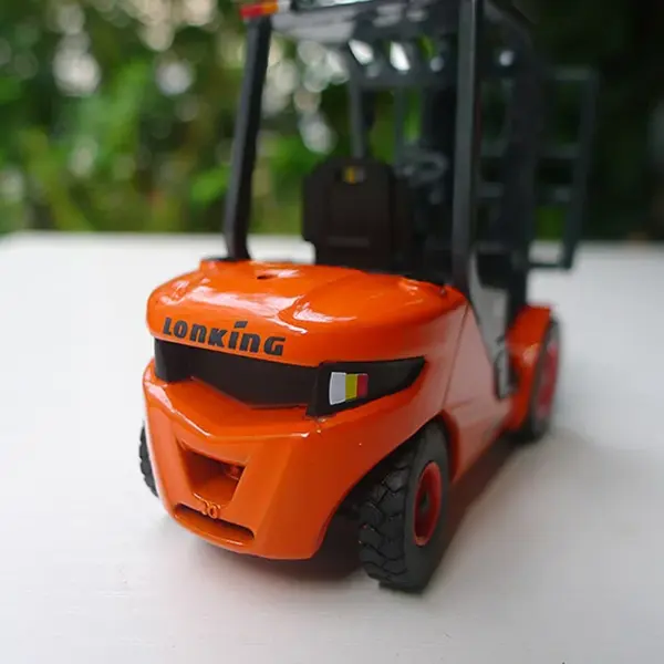 1:35 Scale Diecast LG30DT Forklift Model - Image 5