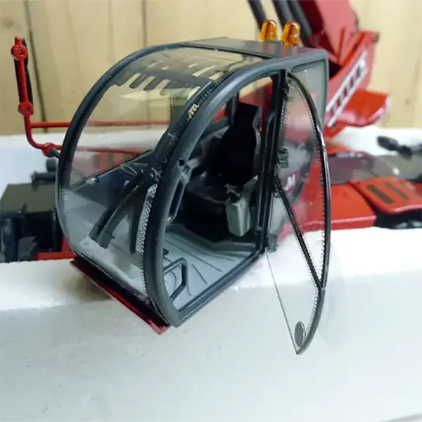 1:32 Scale Alloy High Altitude Tractor Model - Image 4