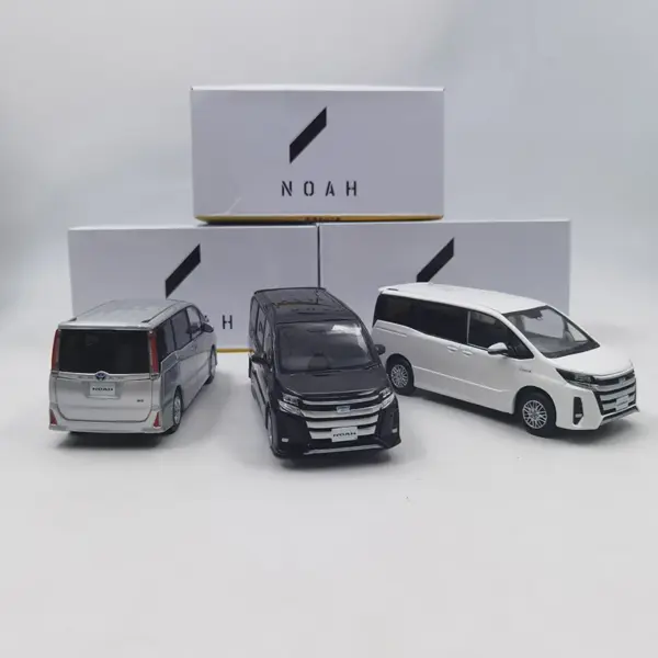1/30 Scale Diecast Alloy NOAH MPV Model Car - Image 4