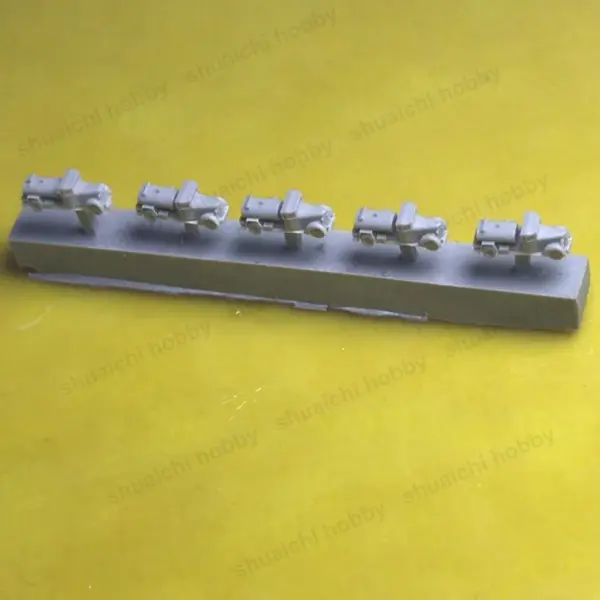 10PCS 1/700 Military Resin Oil Tank Trucks - Image 3