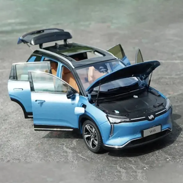 1:18 Scale WeiMa W6 EV Alloy Car Model - Image 6