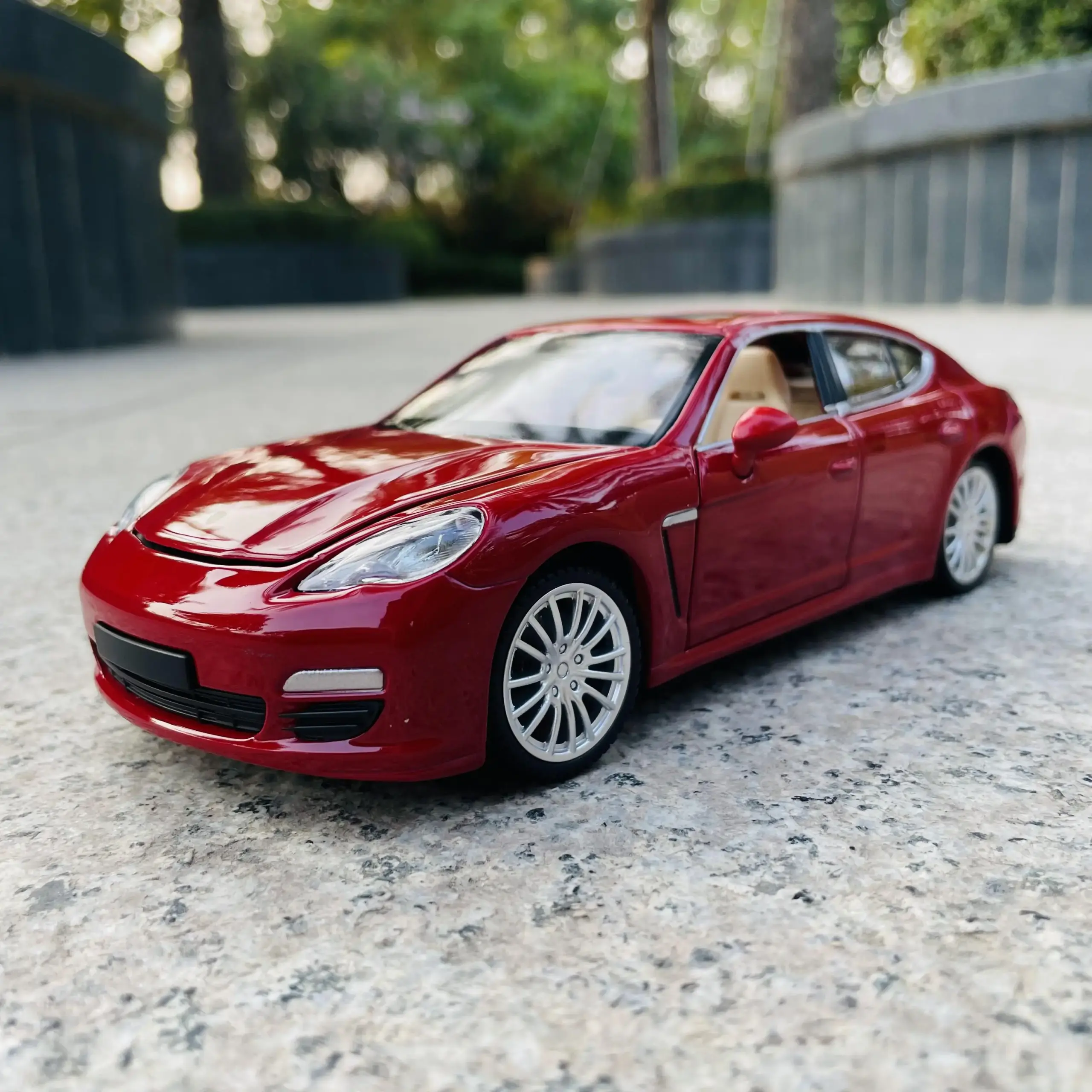 1:24 Scale BMW M4 DTM Alloy Car Model 16 1:24 Scale BMW M4 DTM Alloy Car Model - Image 16