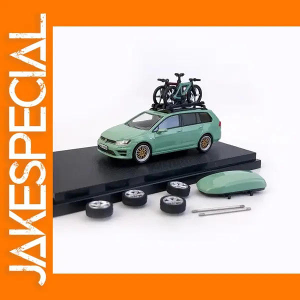 1:64 Golf 7 Travel Alloy Model with Accessories