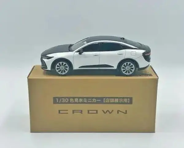 Diecast Alloy 1:30 Crossover Crown Black Car - Image 7