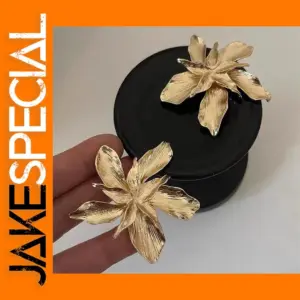 Geometric Gold Metal Leaf Stud Earrings