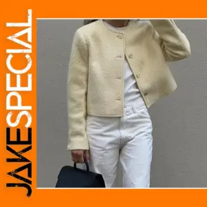 Stylish Women's Cropped Jacket with Sleeves