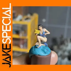 1:64 Resin Miniature Garage Scene Figures