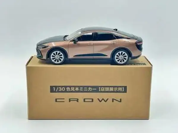 Diecast Alloy 1:30 Crossover Crown Black Car - Image 11