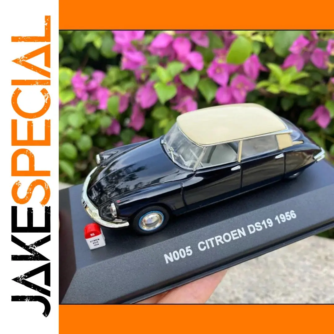 CITROEN DS19 1956 Scale Model with Flaws 1 CITROEN DS19 1956 Scale Model with Flaws