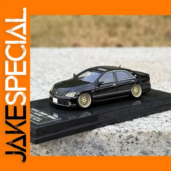 1:64 Scale Toyota Crown Resin Model Car