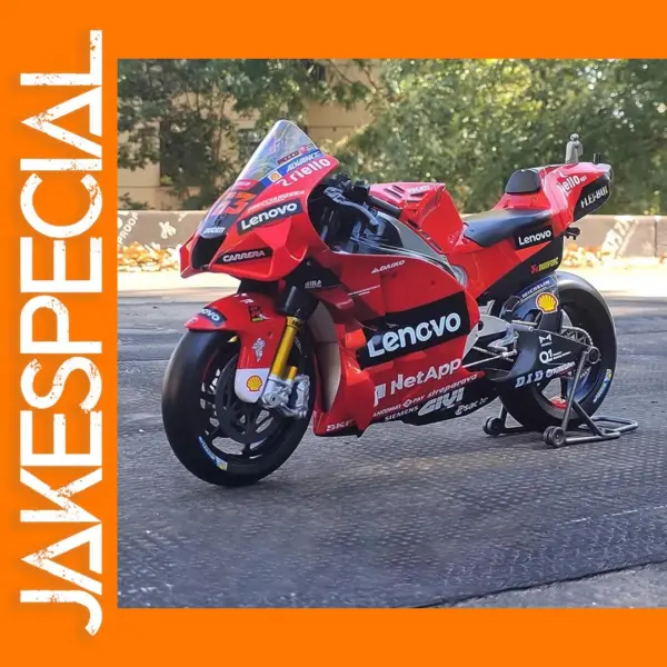 Maisto 1/6 Scale Ducati Desmosedici GP Model