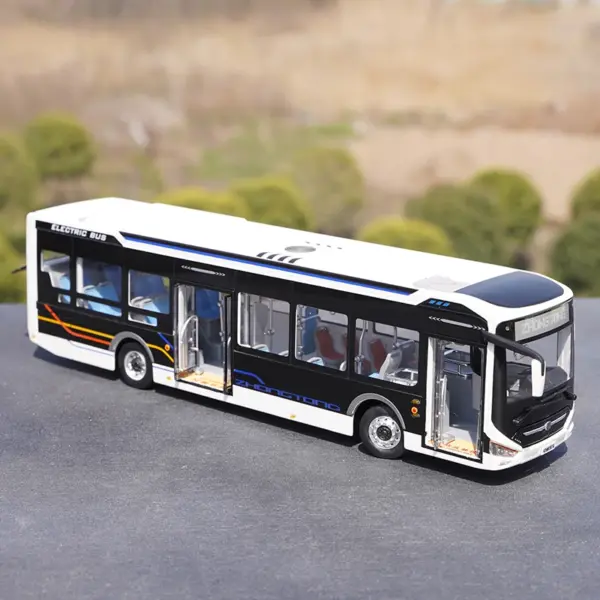1:42 Scale Zhongtong Electric City Bus Model - Image 3