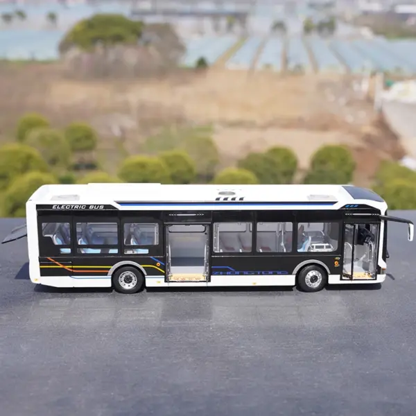 1:42 Scale Zhongtong Electric City Bus Model - Image 4