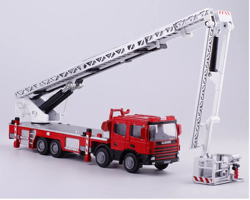 1:50 Alloy Fire Engine Model for Collectors 5 1:50 Alloy Fire Engine Model for Collectors - Image 5