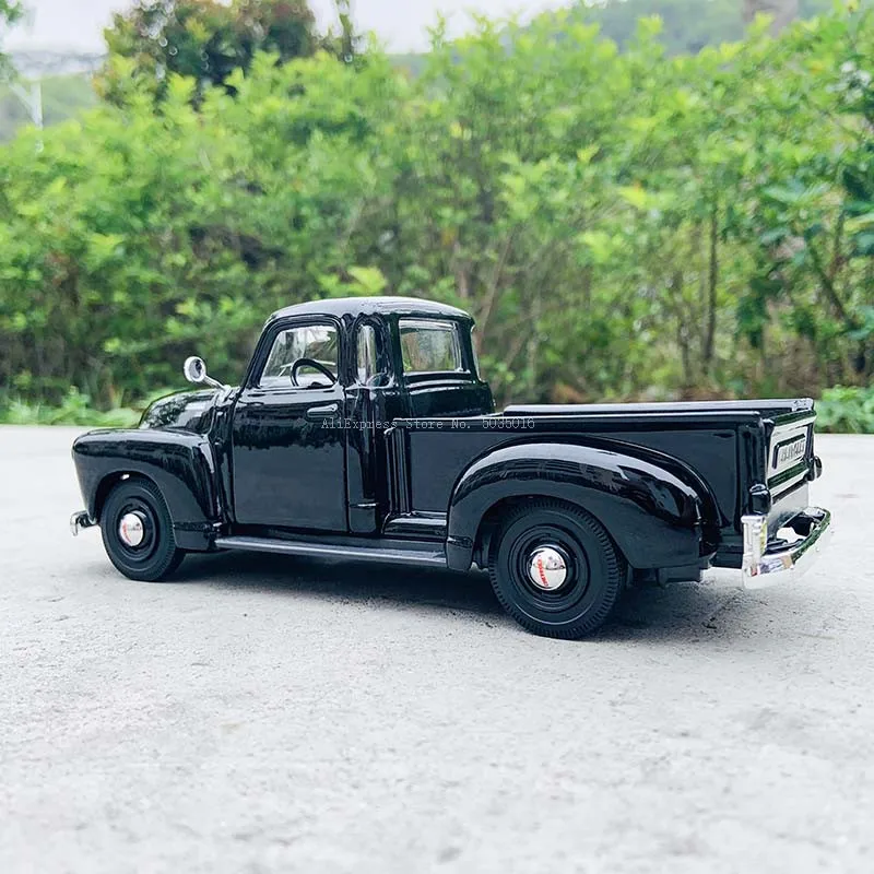 Maisto 1:25 Chevrolet 3100 Pickup Model 2 Maisto 1:25 Chevrolet 3100 Pickup Model - Image 2