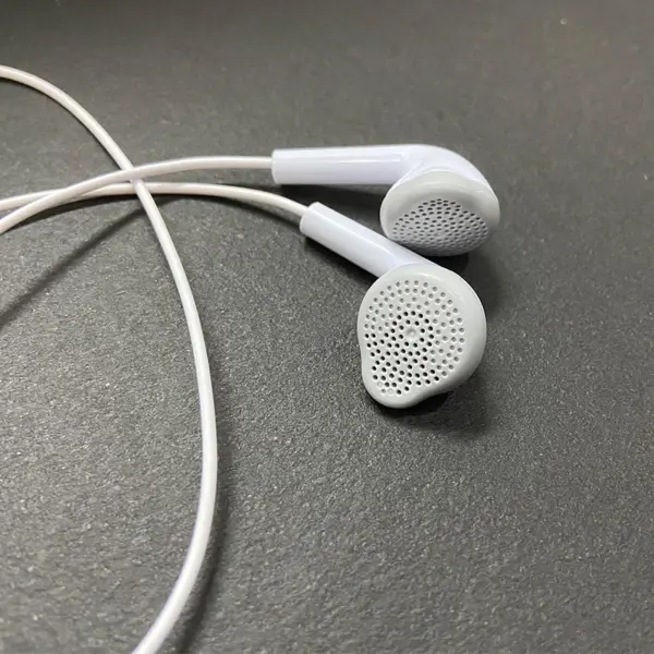 Universal Wired In-Ear Earphones with Microphone - Image 2