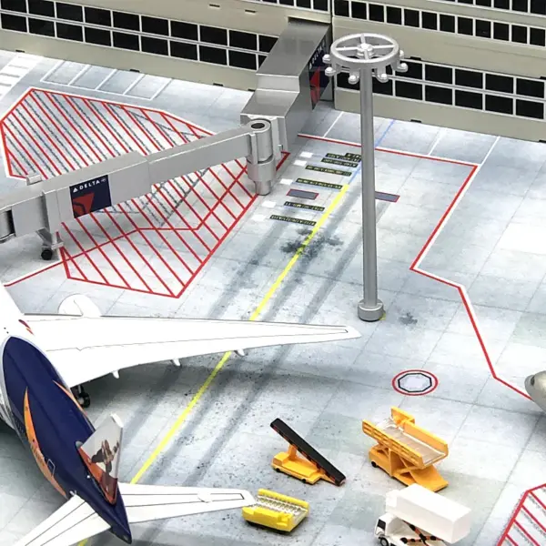 1/400 Scale Airport Support Vehicle and Tower Model Set - Image 3