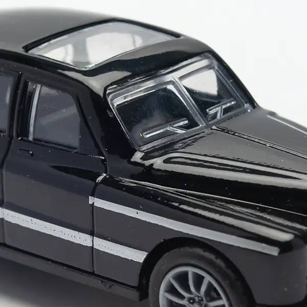 1:43 Alloy Vintage Diecast Car Model - Image 5