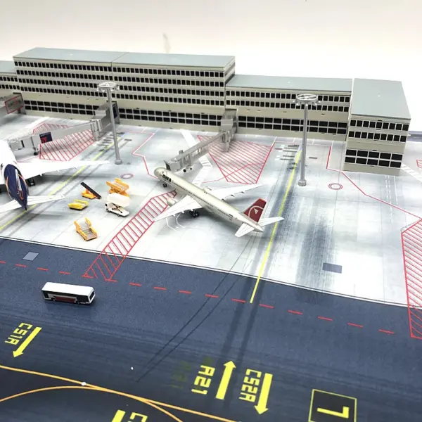 1/400 Scale Airport Support Vehicle and Tower Model Set - Image 4