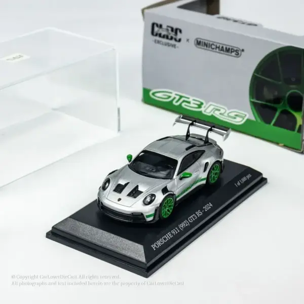 Minichamps Porsche 911 (992) GT3 RS Alloy Model Car - Image 9