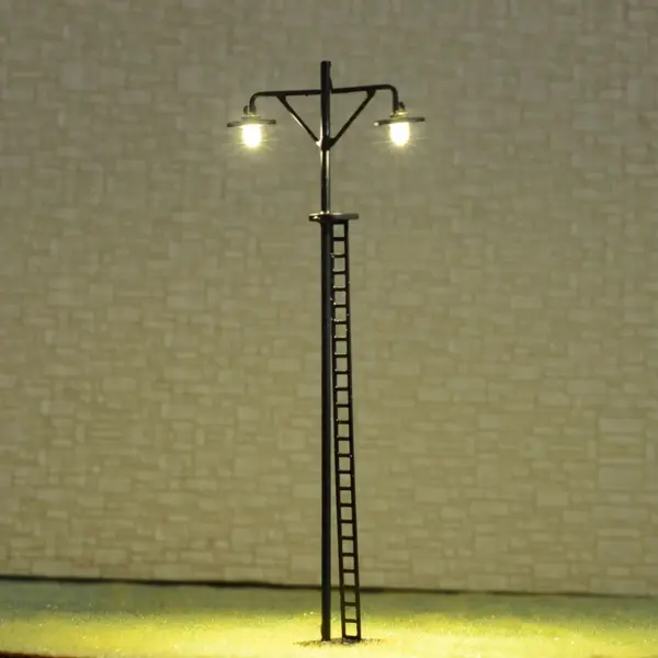 4-Piece HO Scale LED Yard Light Set - Image 6