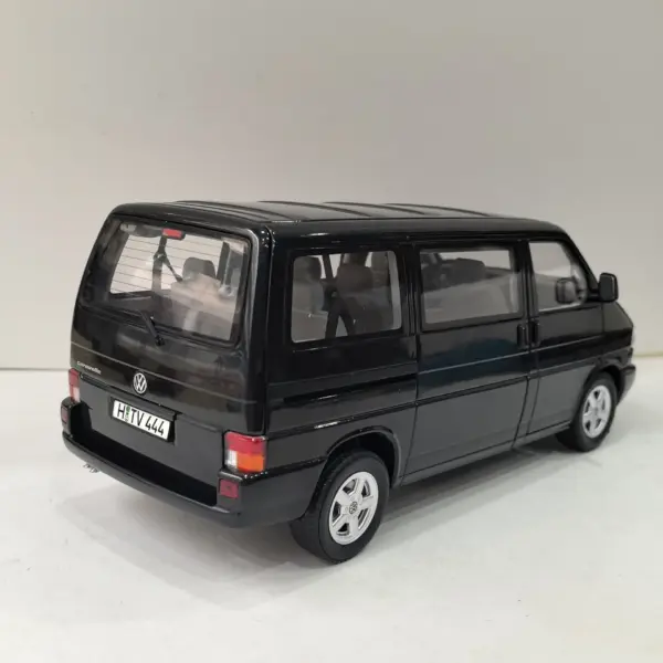 1:18 Scale T4 Bus Caravelle Wagon Diecast Model - Image 3