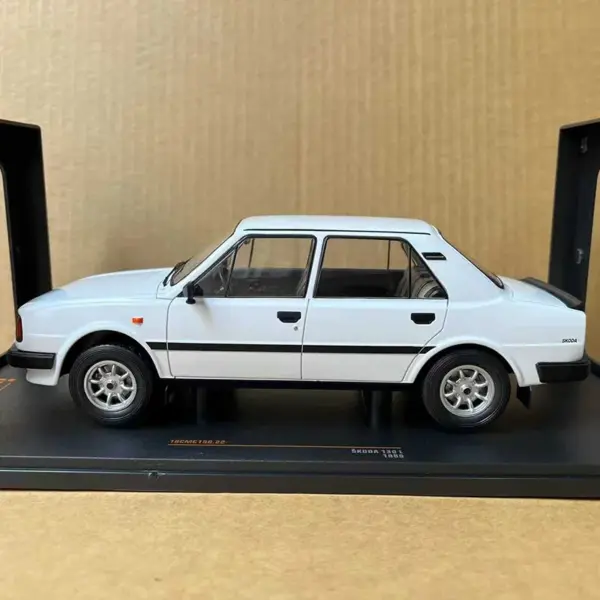 IXO 1:18 SKODA 130L Alloy Model Car Collection - Image 2