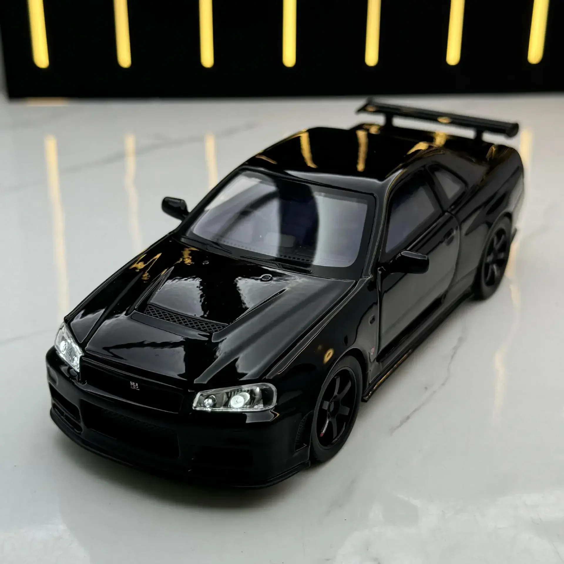 1:32 Nissan Skyline GTR R34 Diecast Car Model 2 1:32 Nissan Skyline GTR R34 Diecast Car Model - Image 2