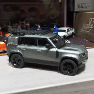 Defender110 1:64 Scale Metal Alloy Model Car 9 S033e81747c344965a5f9fe293a7e85f7y