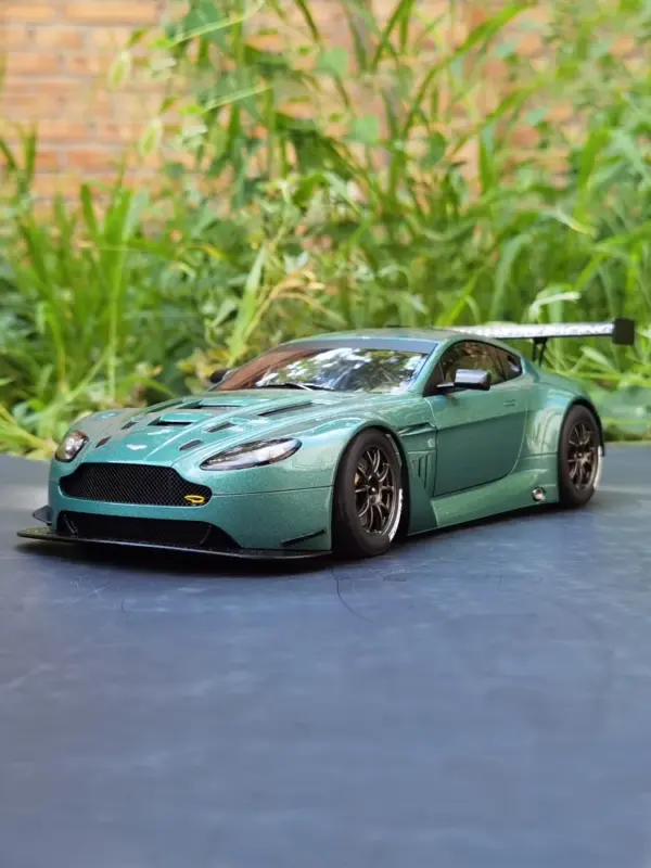 AUTOART 1:18 Aston Martin Vantage V12 GT3 Model - Image 8