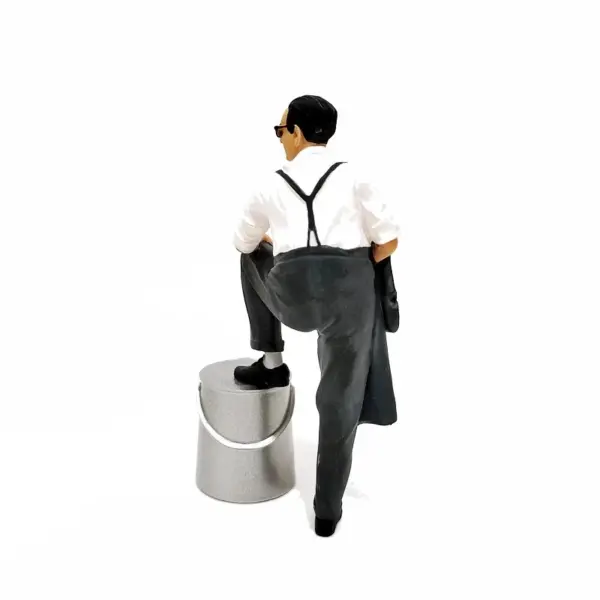 1:18 Resin Car Scene Display Figure - Image 5