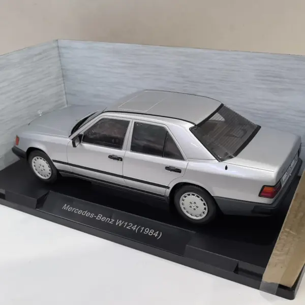 Diecast Mercedes-Benz W124 E300 1984 Model Toy - Image 3