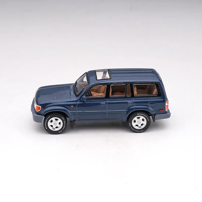 Masdi 1:64 Toyota Land Cruiser Lc80 1994 Model Car 3 Masdi 1:64 Toyota Land Cruiser Lc80 1994 Model Car - Image 3