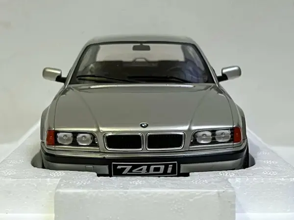 Diecast 1:18 BMW 740i 7 Series Model Car - Image 4
