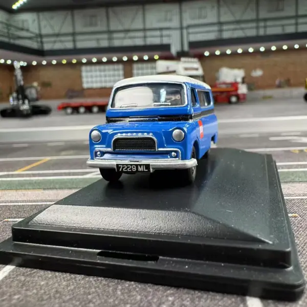 Oxford 1:76 Morris Transport Van Diecast Model - Image 3