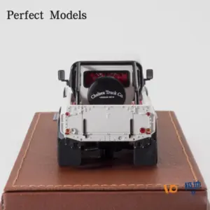 1:43 Land Rover Defender 6x6 Resin Model Car Collection 9 S0a5ae667f67d422ca6237789c02f1a1em
