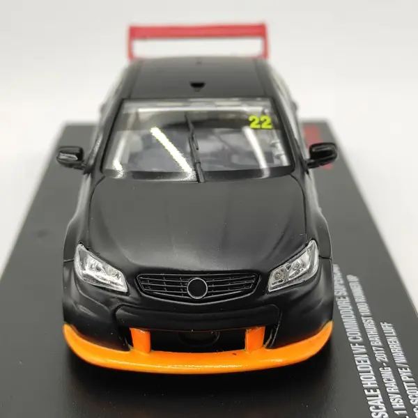 Biante 1:43 HOLDEN VF COMMODORE Diecast Model - Image 5