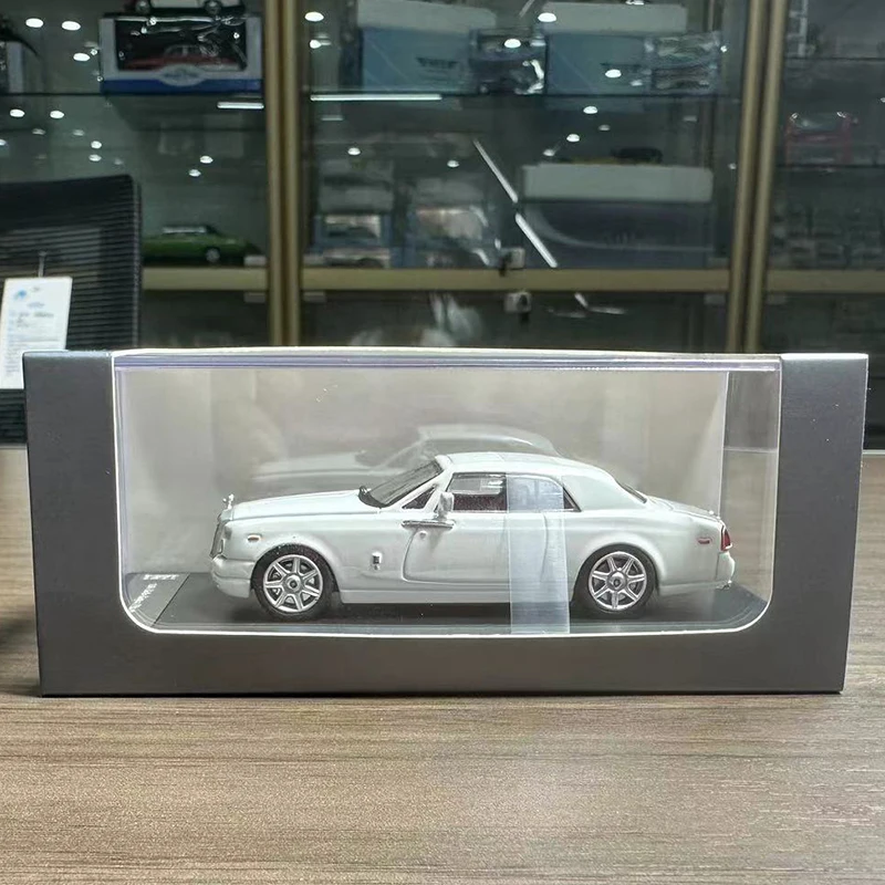 1/64 Rolls-Royce Phantom Coupe Diecast Model Car 9 1/64 Rolls-Royce Phantom Coupe Diecast Model Car - Image 9