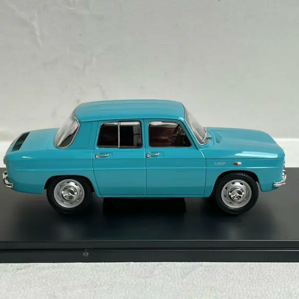 IXO 1:24 Scale Dacia 1100 1968 Diecast Car Model - Image 5