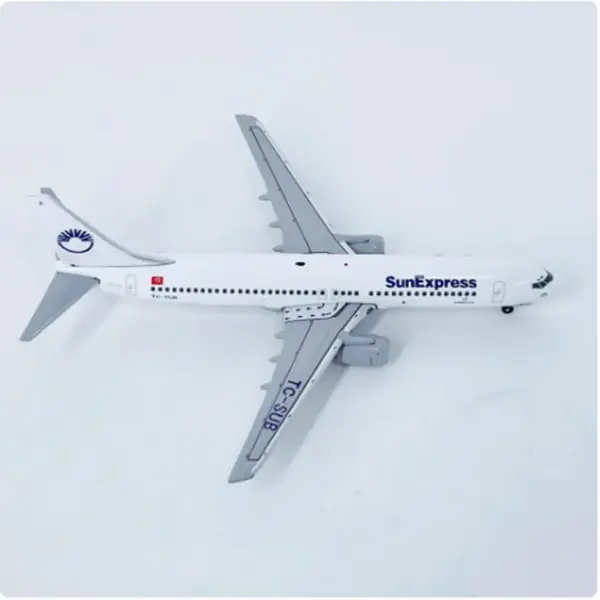 Turkish Airlines B737 Diecast Model 1/500 - Image 4