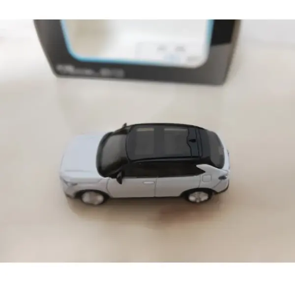 1:64 Scale 2023 VEZEL SUV Diecast Model Toy - Image 3