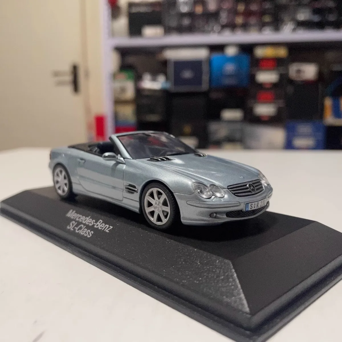 1:43 R230 2003 Convertible Diecast Car Model 2 1:43 R230 2003 Convertible Diecast Car Model - Image 2