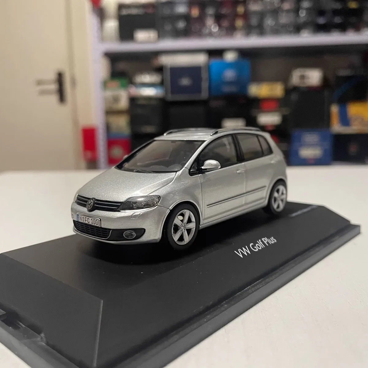 Schuco 1:43 Golf Plus 2009 Alloy Car Model 5 Schuco 1:43 Golf Plus 2009 Alloy Car Model - Image 5