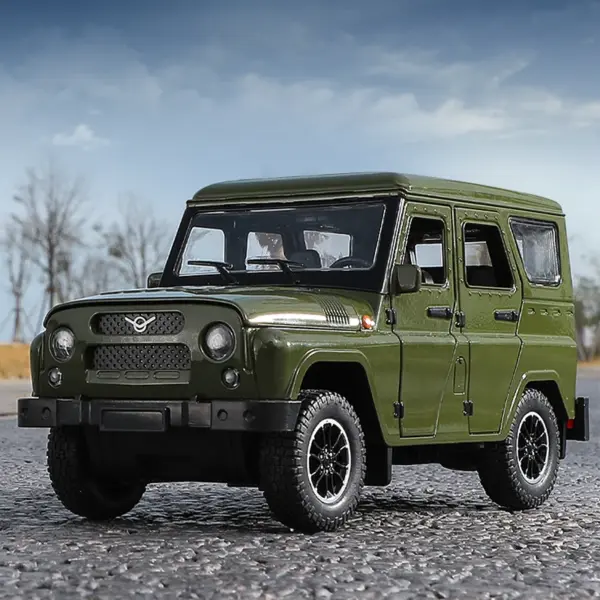 1:18 Russia UAZ Hunter Off-Road Diecast SUV Model - Image 6