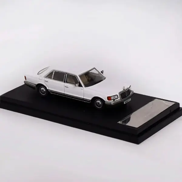 Diecast 1:64 560SEL W126 Alloy Car Model - Image 6