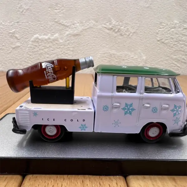 Diecast 1:64 VW 1959 T1 Van Model Ornament - Image 4