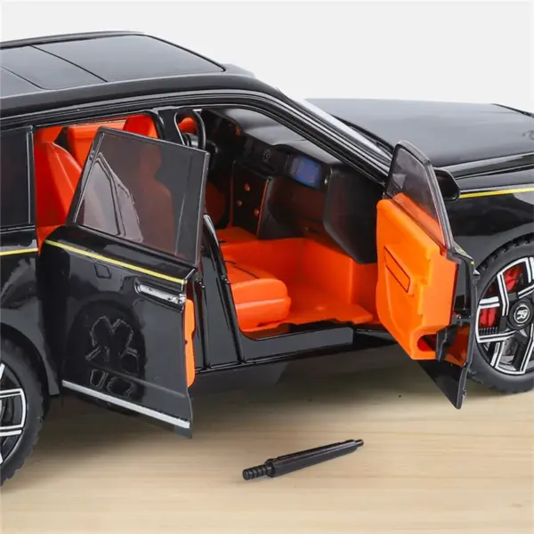 2025 Rolls Royce Cullinan SUV Diecast Model - Image 3