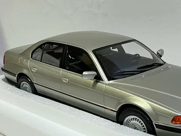 Diecast 1:18 BMW 740i 7 Series Model Car - Image 5