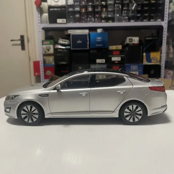 KIA K5 Sedan 2011 Die-cast Model 1:18 Scale - Image 4